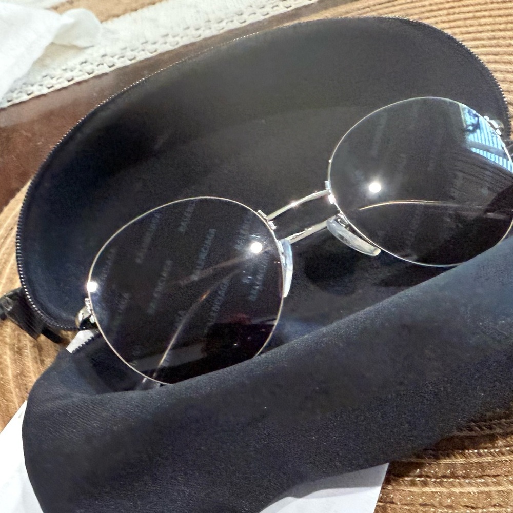 BALENCIAGA Logo Silver Unisex Sunglasses
Brand New! Generic Case